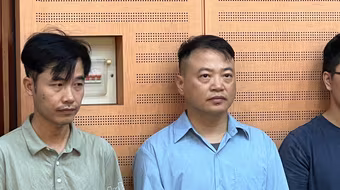 Hình ảnh Cơ quan điều tra đấu tranh với các bị can trong vụ án liên quan đến 'shark' Bình 