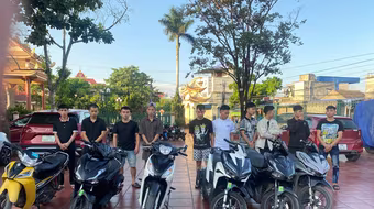 Khởi tố 10 thanh niên mang hung khí đi 'hỗn chiến'