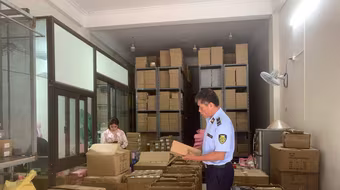 Phát hiện hơn 7.500 đôi giày, dép nghi giả mạo thương hiệu ZARA