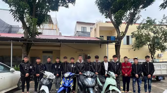 Xử lý nhóm đối tượng ném vỏ chai bia, đập phá 3 xe mô tô dựng trước quán bi-a