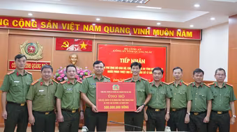 Nghĩa tình Công an Thủ đô với khúc ruột miền Trung 