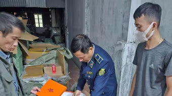 Phát hiện hơn 1.600 sản phẩm túi xách nghi giả mạo các thương hiệu lớn