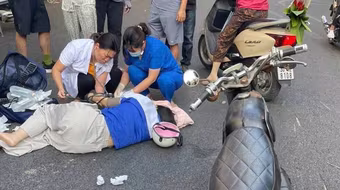 Bác sỹ Bệnh viện Công an Hà Nội kịp thời cấp cứu một nữ sinh gặp nạn trên đường