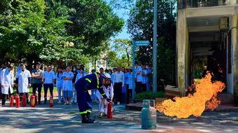 Trang bị kiến thức, kỹ năng xử lý tình huống cháy, nổ cho các nhân viên y tế 