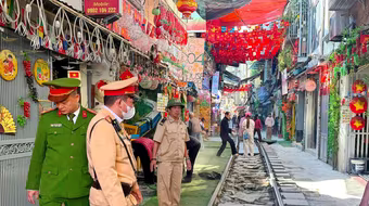 Xử lý vi phạm hành lang đường sắt khu vực đường tàu Khâm Thiên - Lê Duẩn