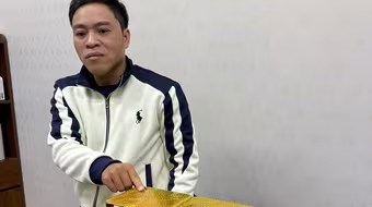 Tạm giữ đối tượng tàng trữ trái phép pháo nổ