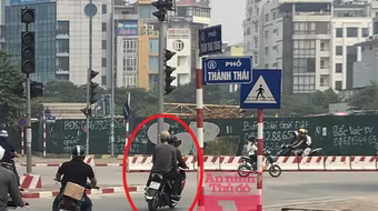 Dùng dao cướp giật tài sản của shipper, trên đường bỏ trốn tiếp tục rủ 'bạn tù' đi gây án