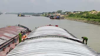 Video: Bắt giữ, khám xét đường dây buôn lậu than lớn trong mùa Covid-19