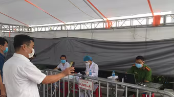 Những lá chắn thép tự động quét mã QR code tại các cửa ngõ ra vào Thủ đô