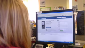 Nghiện Facebook có thể làm tăng nguy cơ rối loạn ăn uống