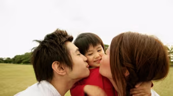 Hôn có thể lây bệnh herpes