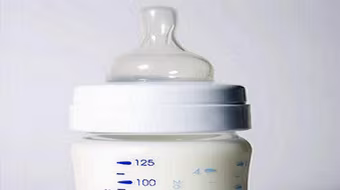 Hại chết con trai 11 tháng tuổi bằng sữa pha... heroin