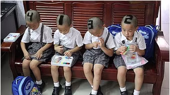 Kiểu đầu độc đáo cho 4 bé sinh tư