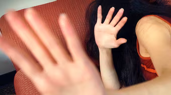 Lừa mời họp mặt để hiếp dâm nữ sinh 