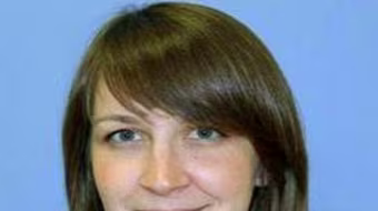 Nam sinh quay clip quan hệ với cô giáo rồi tống tình