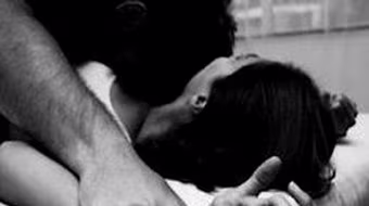 Cha thú tính cho dùng thuốc ngủ, cưỡng hiếp con gái suốt 8 năm trời