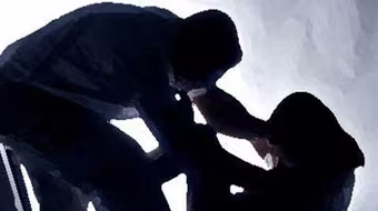 “Yêu râu xanh” ném nạn nhân khỏi xe tải sau khi cưỡng hiếp