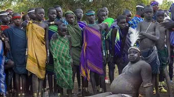 Uống máu và sữa hàng ngày để được vinh danh là người béo nhất