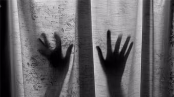 Bị cưỡng hiếp suốt 11 năm, con gái sinh con cho cha ruột