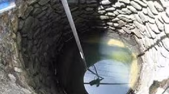 Chồng có bồ, vợ đẩy 3 con xuống giếng 