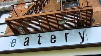 Nhân viên bị ung thư, ông chủ bán nhà hàng trợ giúp