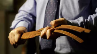 Nam sinh nhập viện vì bị hiệu trưởng và giáo viên đánh 