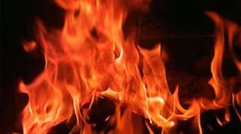 Chống lại “yêu râu xanh”, thiếu nữ 16 tuổi bị thiêu sống