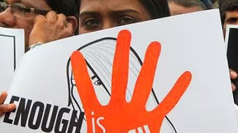 Nữ giúp việc bị hiếp dâm tập thể 2 lần trong vòng vài giờ