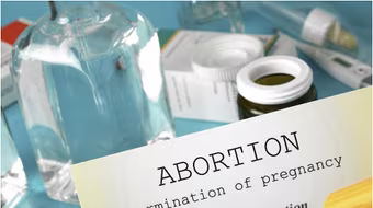 Ngồi tù vì cho con gái tuổi teen uống thuốc phá thai