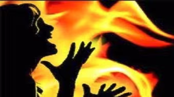 Bị mẹ chồng thiêu sống vì nghi ăn trộm... bột giặt