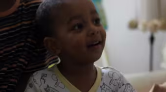 Cậu bé 2 tuổi hồn nhiên đọc Rap