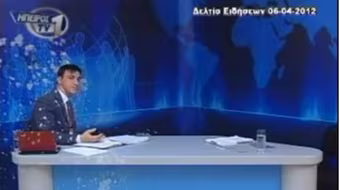 Biên tập viên bị ném trứng khi đang ghi hình