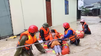 Điểm tựa vững vàng giúp người dân vùng lũ