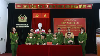 Công an 8 phường quyết tâm "quét" tội phạm đường phố