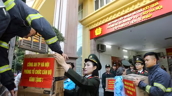 Công an Hà Nội cùng nhân dân chung tay hướng về đồng bào vùng lũ 