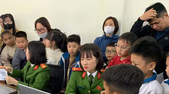 Cấp căn cước lưu động cho gần 600 học sinh xã Hoài Đức