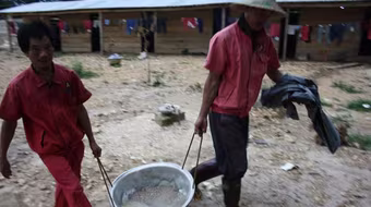 Nghi ngờ lao động bất hợp pháp, 124 thợ mỏ Trung Quốc bị bắt