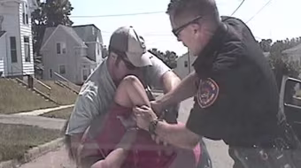 Cảnh sát thành phố Souix bị cáo buộc ngược đãi phụ nữ