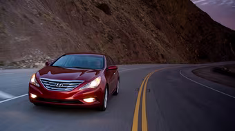 Huyndai thu hồi Santa Fe và Sonata vì lỗi túi khí