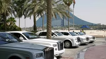 Hơn 3000 siêu xe bị các đại gia dầu mỏ bỏ rơi