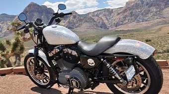 "Xế nổ" đính hàng ngàn viên pha lê lấp lánh