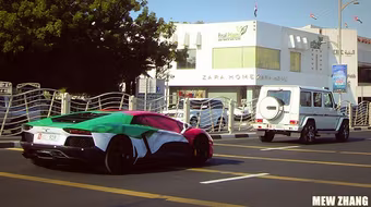 Hàng loạt siêu xe xuất hiện trong ngày Quốc khánh của UAE