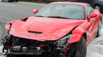 Tài xế mất lái, siêu xe 7 tỉ hỏng nặng từ trong ra ngoài