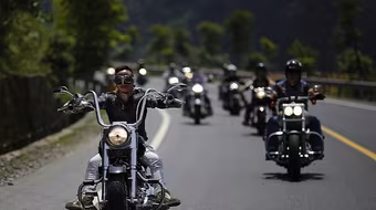 Hơn 1000 dân chơi Trung Quốc diễu hành Harley Davidson