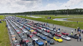 683 chiếc Mazda MX-5 cùng nhau lập kỉ lục