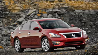 Nissan Altima 2014 có giá từ 22.650 USD