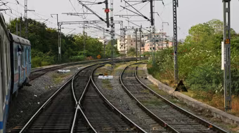 Tàu siêu tốc bốc cháy, nhiều hành khách tử vong tại chỗ