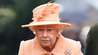 Tài sản của nữ hoàng Elizabeth xuống mức thấp kỉ lục