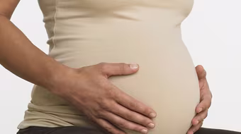 Lên chức ông ngoại khi mới 27 tuổi 