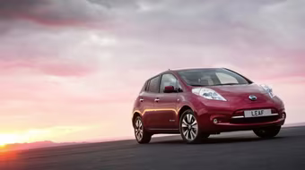 Nissan Leaf 2015 được bổ sung thêm nhiều tính năng mới 